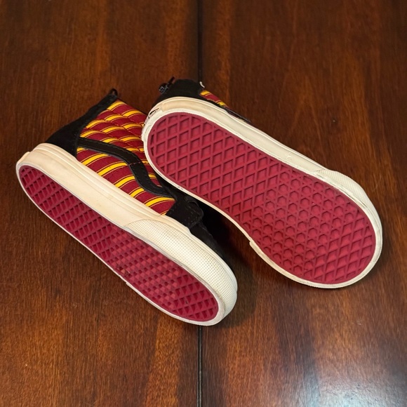 Vans x Harry Potter Sk8-Hi Zip high-top sneaker Gryffindor 6.5 toddler - Picture 7 of 12